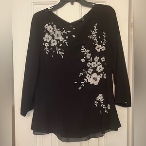 Fitted black and white embroidered dressy top